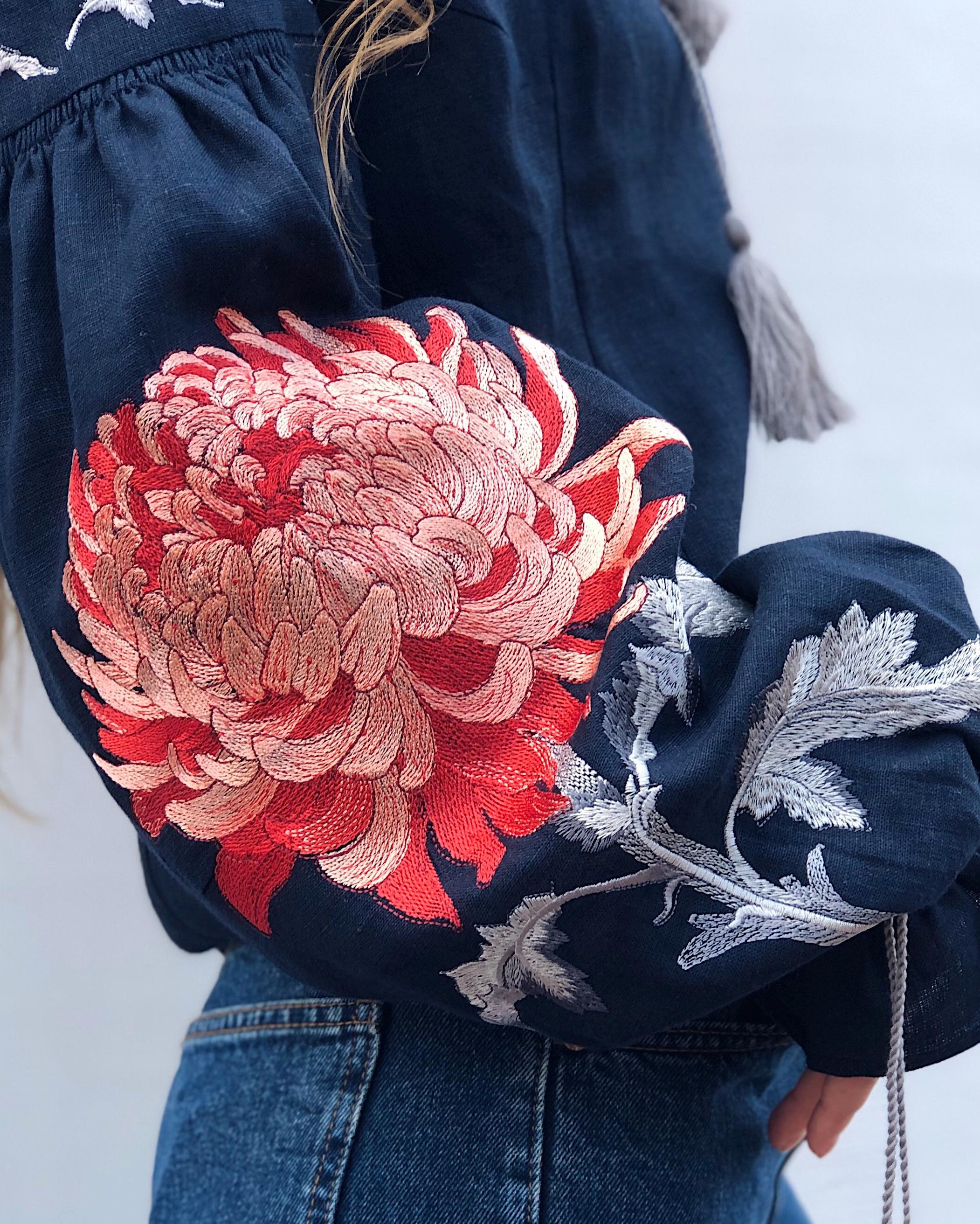 Camicetta Ucraina Vyshyvanka In Lino Blu – Con Ricamo Bianco-Blu, Maniche Lunghe, Stile Etnico