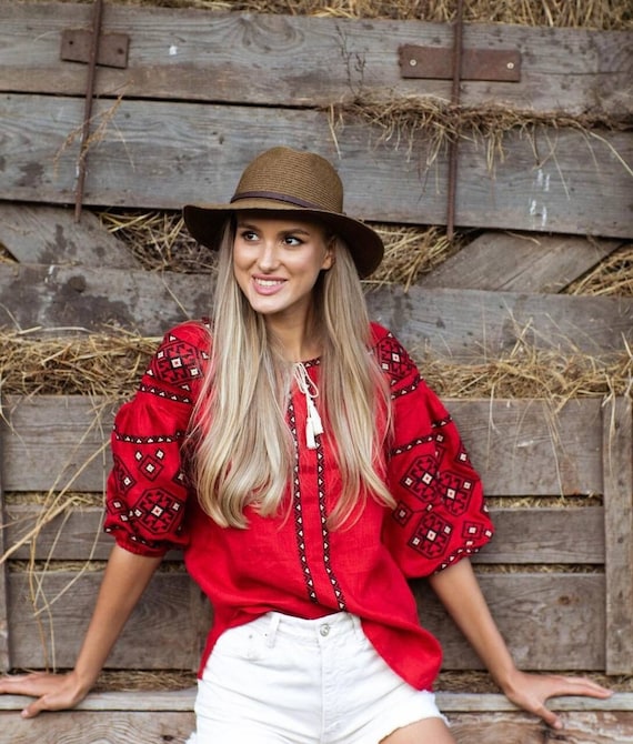 Blusa roja bordada hotsell