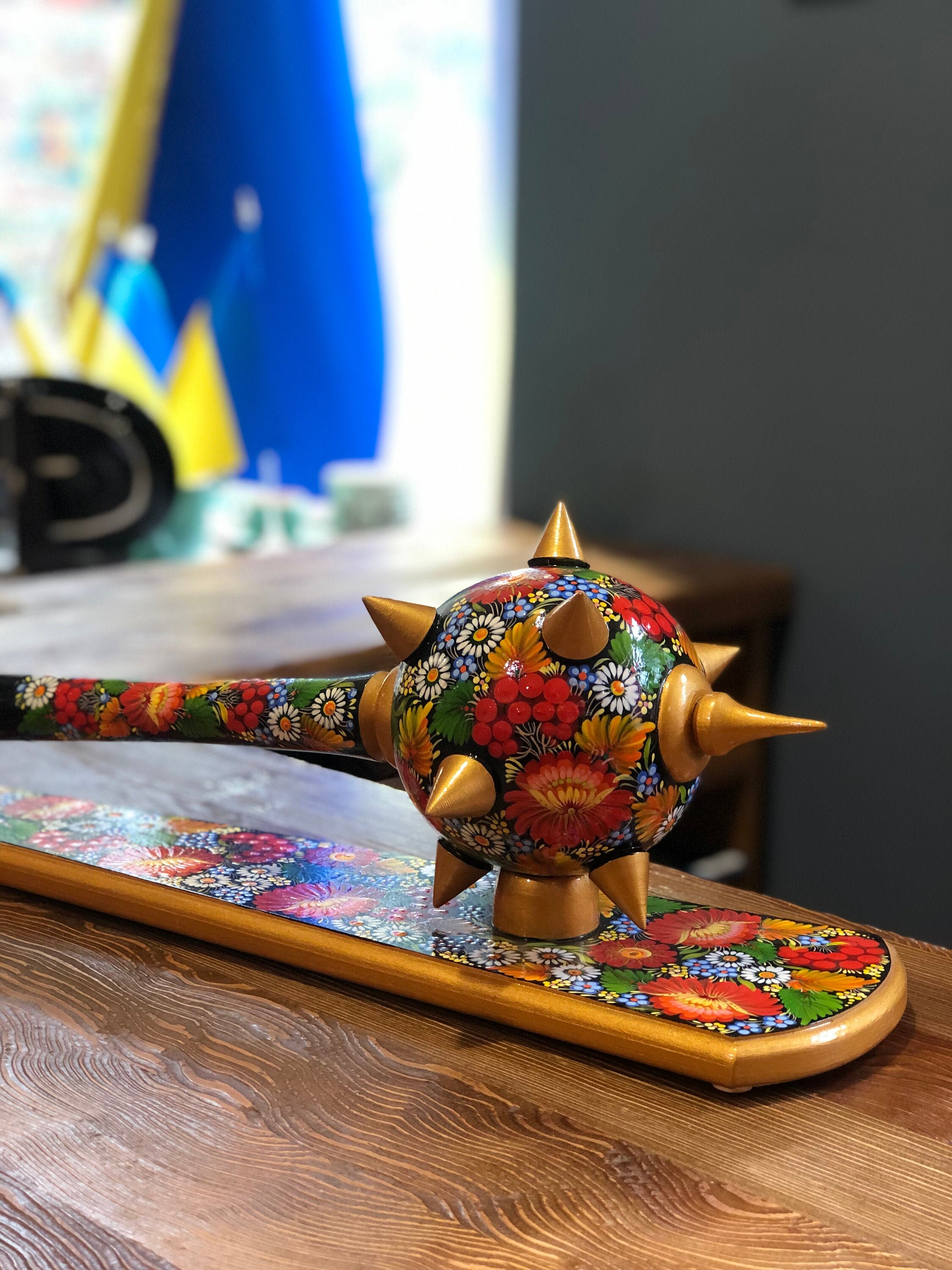 【世界遺産ペトリキウカ塗り】木製ブラバ　ウクライナ　御守り　縁起物　手描き 合格祈願 お守り 木札絵馬ストラップ 絵馬型 大 根付紐 赤 付き