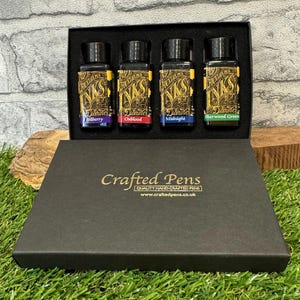 Caja con 4 tintas Diamine a su elección. Elija entre una gama de 32 colores.