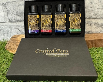 Caja con 4 tintas Diamine a tu elección. Elige entre una gama de 32 colores.