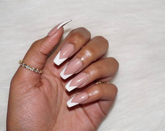 Featured image of post Coffin White French Tip Acrylic Nails : French tips are usually reserved for shorter, squarer nails.