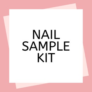 Puede incluir: Un cuadrado blanco con las palabras "NAIL SAMPLE KIT" en texto negro, sobre un fondo rosa claro con una superposición rosa ligeramente más oscura. El texto está centrado y en negrita.