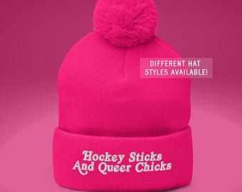 Cappello sportivo da donna / Maglietta umoristica / Umorismo LBGTQ / Cappello da hockey da donna / Cappello da hockey queer / Regalo per i fan dell'hockey / Merchandising PWHL / USA Hockey