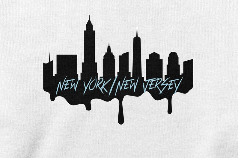 Puede incluir: Silueta negra del horizonte de la ciudad de Nueva York con el texto "NEW YORK/NEW JERSEY" en azul goteando desde la parte inferior de la imagen.