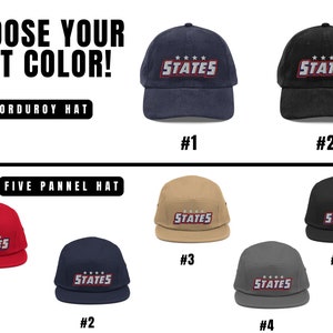 Puede incluir: Elige el color de tu sombrero! Sombrero de pana azul marino con bordado "STATES" en rojo, blanco y azul. Gorra de cinco paneles en rojo, azul marino, beige, gris y negro con bordado "STATES" en rojo, blanco y azul.