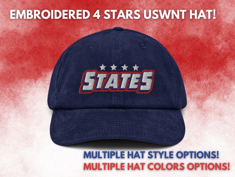 Puede incluir: Una gorra de b&eacute;isbol de pana azul marino con un logotipo "STATES" bordado en blanco y rojo con cuatro estrellas sobre el texto.