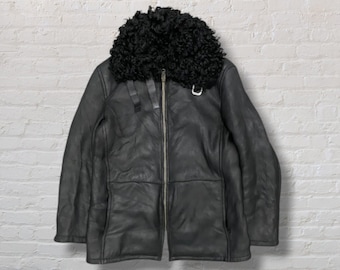 Limited Edition GUCCI Vintage Clothing Lambskin Leather Shearling Fur Lining Black Color Zipper Belt 46 Size Jacket.