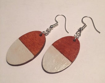 OVAL WOOD EARRINGS, with hand painted white coloured detail at the bottom, varnish finish, ethically produced