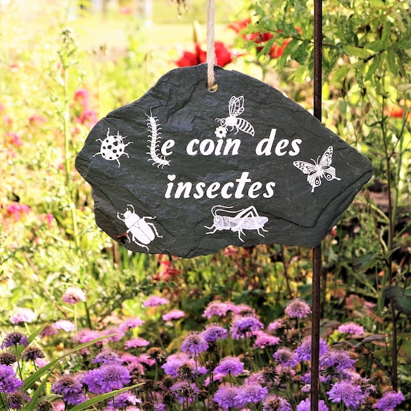 Ardoise décorative brute peinte "le coin de insectes". Décoration de jardin à suspendre près d'un hôtel à insectes, ou d'un massif de fleur