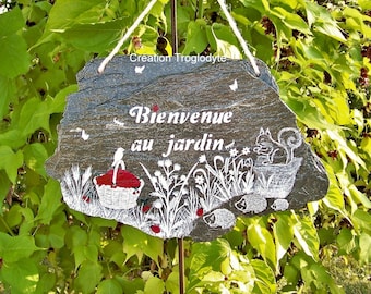 Pancarte de bienvenue en ardoise, peinte, pour votre décoration extérieure et égayer votre jardin avec une création durable.