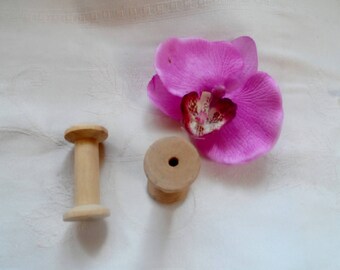 wooden spool of thread, wooden spool, spool natural height 4.7 cm diameter 2.30 cm diameter of the body of 1.30 cm