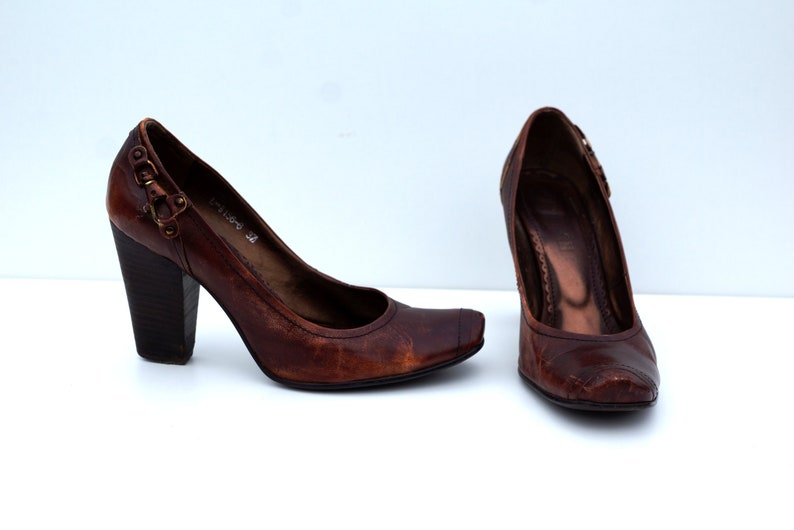 womens 37 shoe in us