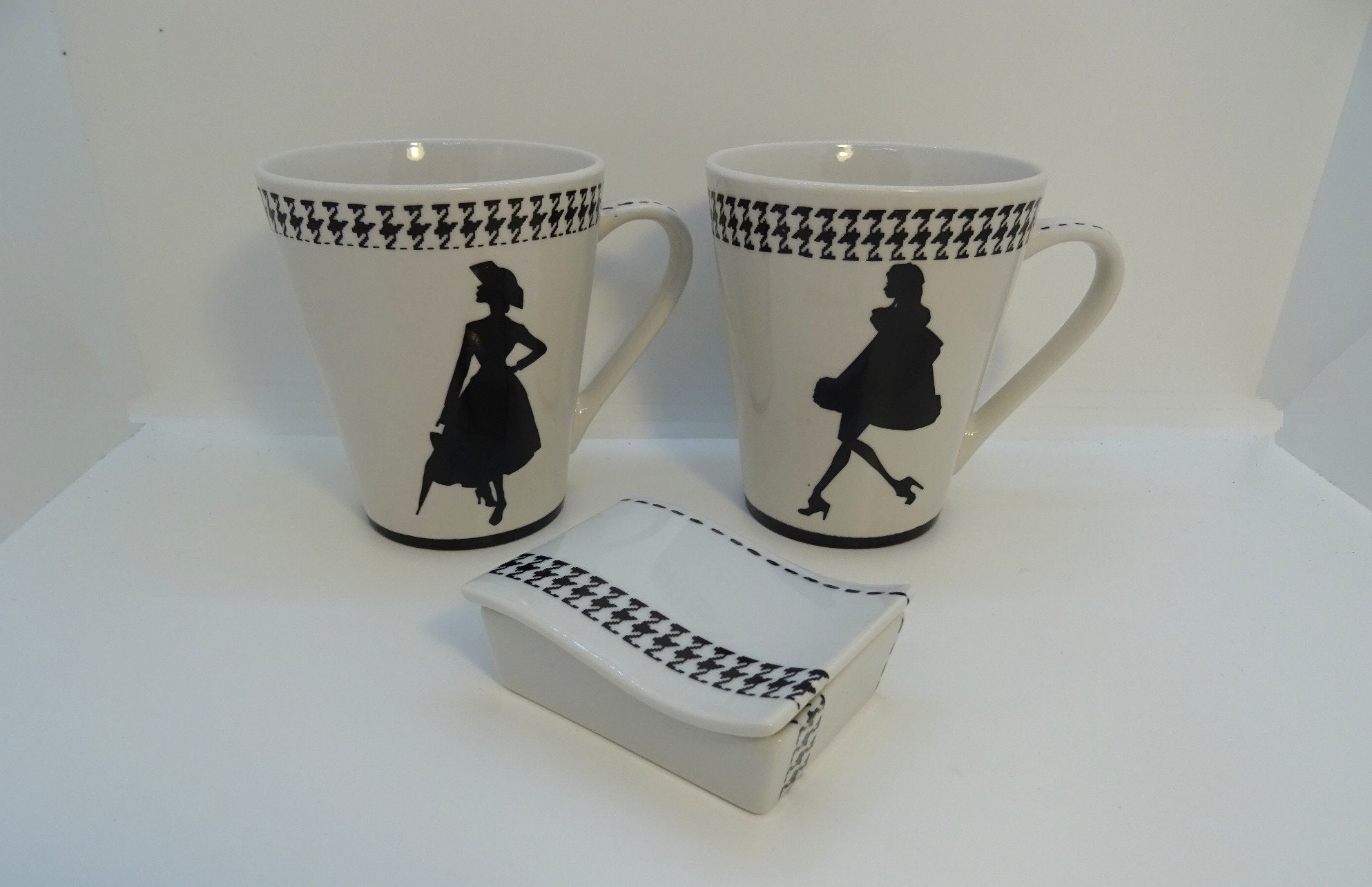 2 Mugs et Une Boite à Sucre , en Porcelaine Peinte La Main , Noir Blanc , 2 Élégantes Silhouettes de