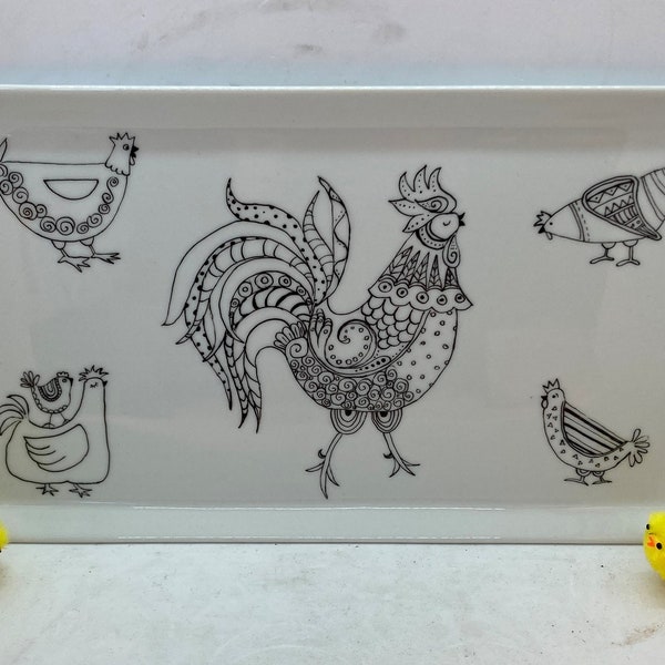 Plat à gâteau rectangulaire en porcelaine peinte à la main et décoré de poules