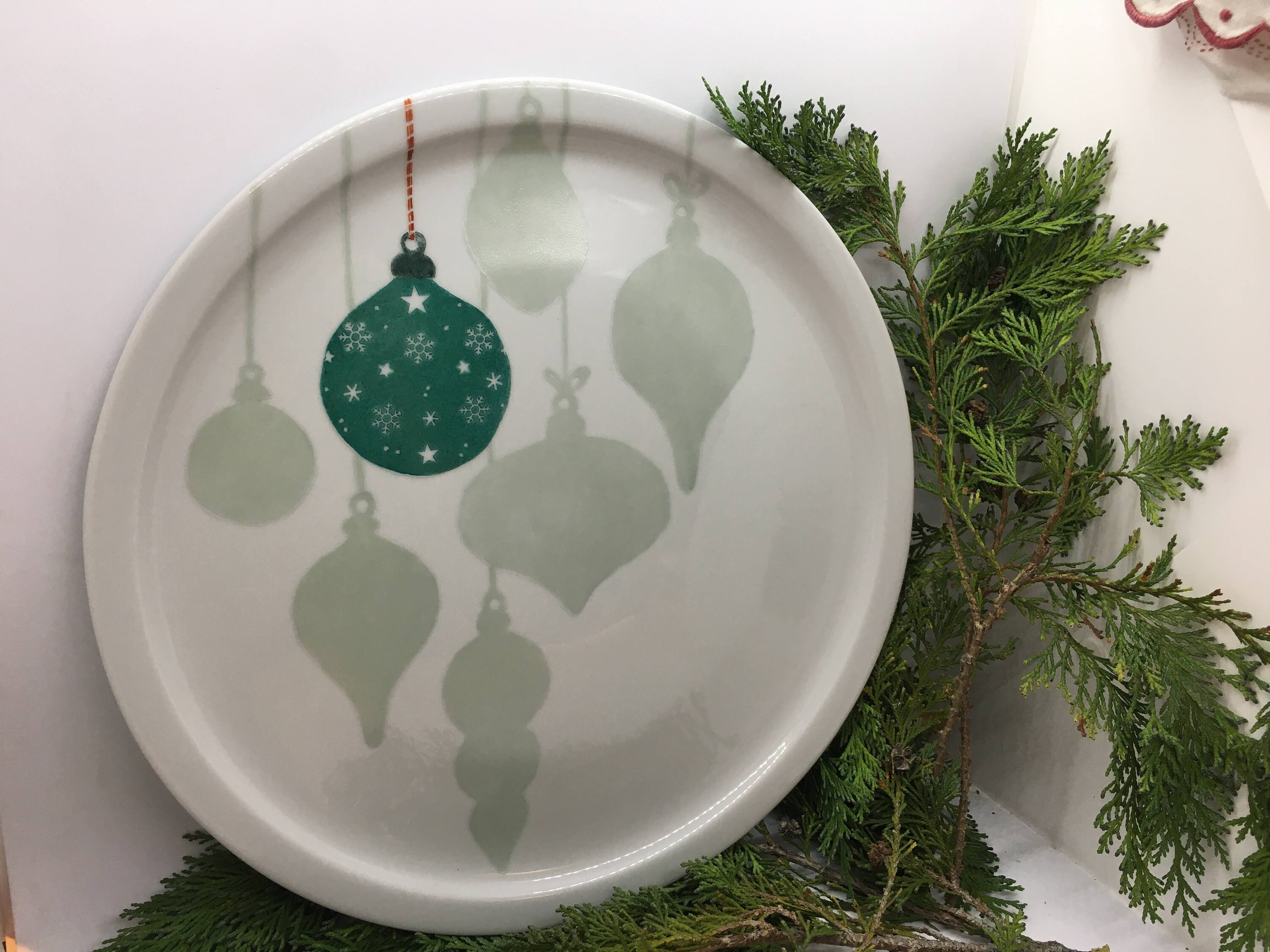 Plat à Gâteau Rond, en Porcelaine Peint La Main , Pour Décorer Une Table de Noël Vert et Gris