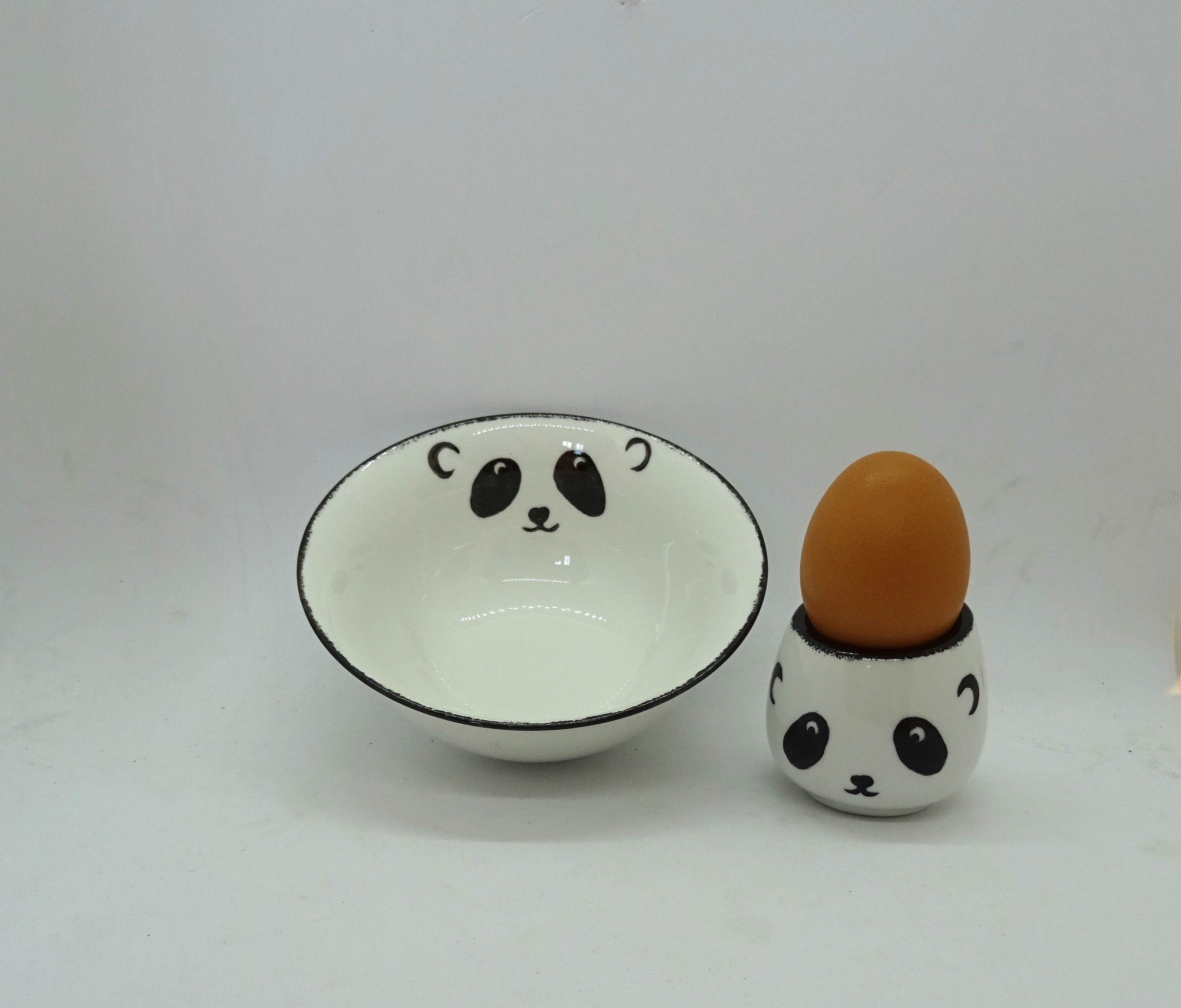 Assiette et Le Coquetier Motif Un Petit Panda Noir Blanc , en Porcelaine , Peint à La Main,