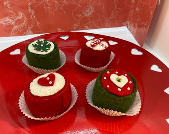 Hand-sewn felt Christmas petits fours for dinette