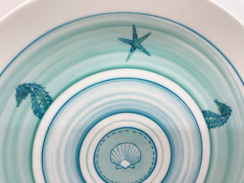 Presentation plate in hand-painted porcelain, turquoise and marine atmosphere image 3