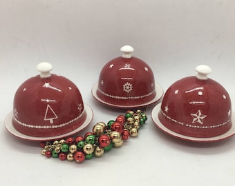 3 mini beurriers en porcelaine peints à la main décor de Noel rouge et blanc