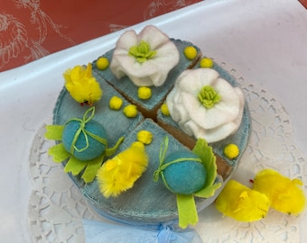 Gâteau rond de Pâques en feutrine cousu main pour la dinette portionnable