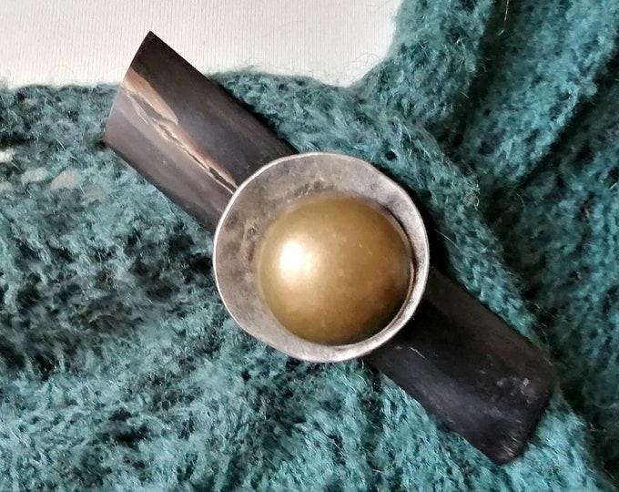 Long magnetic brooch to close scarf, stole, coat, large vest in horn, metal, ethnic resin TRAVERSE
