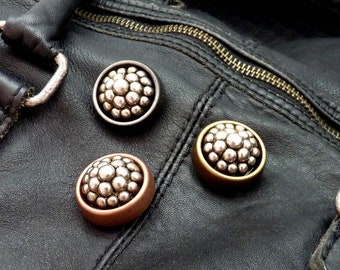 Magnetic brooch for fastening a vest or neckline, made of copper-colored metal and silver metallic resin, MURE - KUMKA