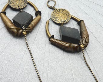 Créoles ressort bronze, corne losange noir, chic graphique | WAZZZ | option Clips - KUMKA