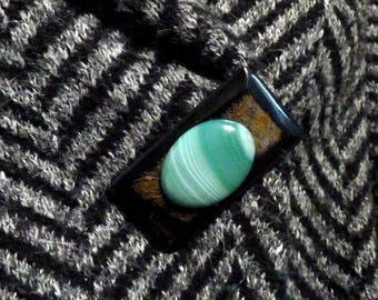 Green agate magnetic brooch with horn rectangle, for fastening coats, chunky cardigans, and stoles. GREEN AGATE - KUMKA