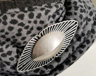 Antique Silver Magnetic Brooch | ZELDA | Art Deco for Fastening a Vest - KUMKA