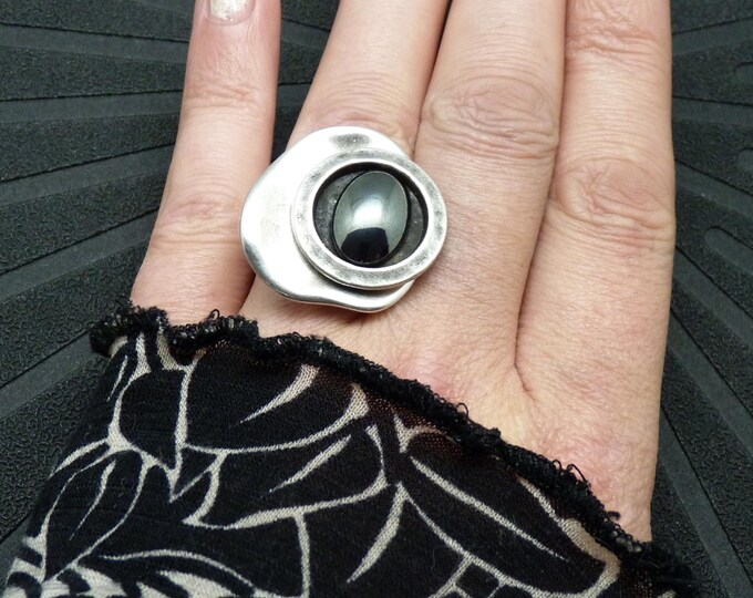 Silver ring with gray hematite stone - offset - adjustable ring - MIMI GRECA
