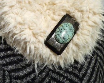 Magnetic brooch with African turquoise stone and horn rectangle, for fastening coats, chunky cardigans, and stoles | TURQUOISE AFRICA | - KUMKA