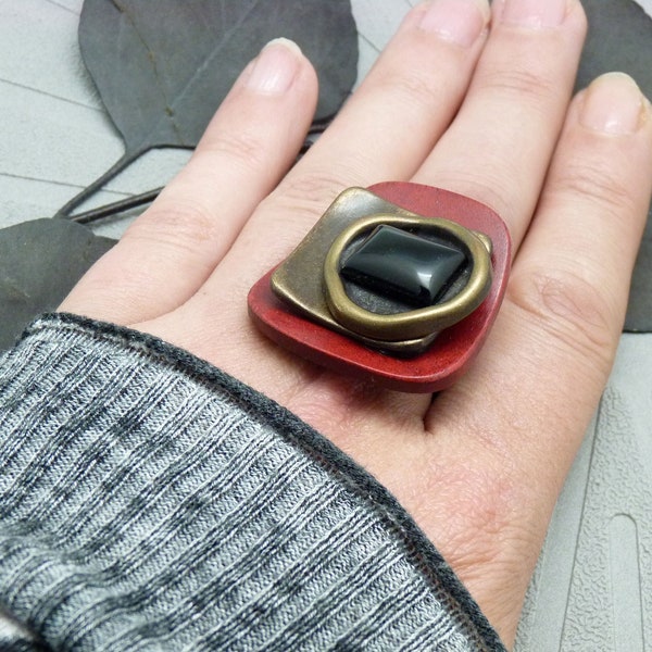 Grosse bague bois rouge trapèze, pierre noire onyx métal bronze ONYXA réglable ajustable