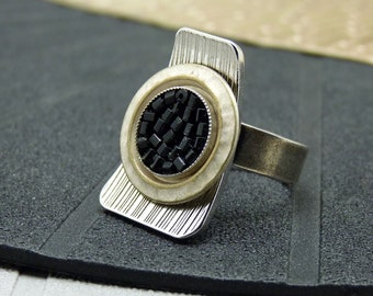 Small long ring silver plated striped metal pearly white black glass ROMY adjustable adjustable