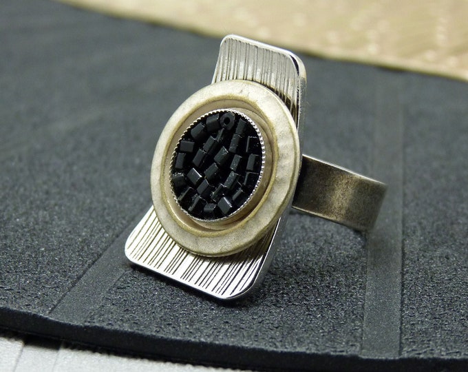 Small long silver plated ring ribbed metal pearly white black glass ROMY adjustable adjustable