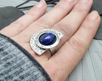 Lapis Lazuli ring in hammered silver plated - adjustable ring - HALF MOON