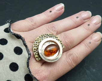 Half-moon ring orange amber stone, hammered bronze metal and pearly white graphic HALF MOON AMBER adjustable adjustable adjustable