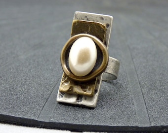 Long rectangular ring silver bronze hammered ecru pearly glass KARLA PERLA adjustable adjustable