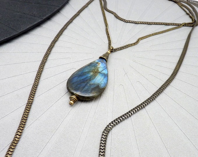 Large gray-blue labradorite stone necklace with 3-row bronze chain LABRADORITE