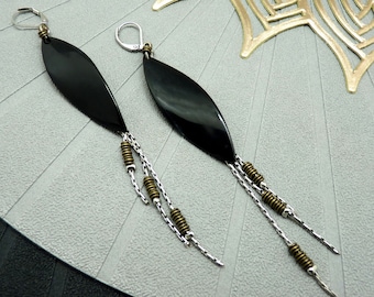 Ethnic leaf earrings in black horn silver chains SIOUX clip option / Last piece!