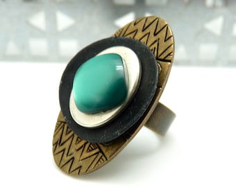 Long oval bronze ring in silver black mother-of-pearl metal and luminous green resin ETHNA adjustable adjustable