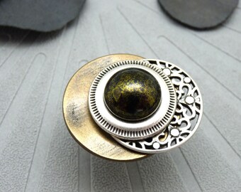 Large bronze ring, aged silver, lace metal, offset dark green glass PANDORA GREEN adjustable adjustable