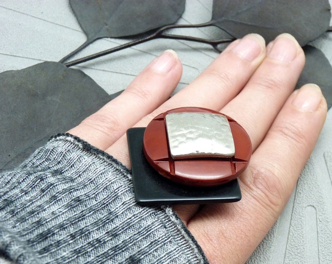 Large graphic ring in silver, black and burgundy resin and metal QUADRIA adjustable