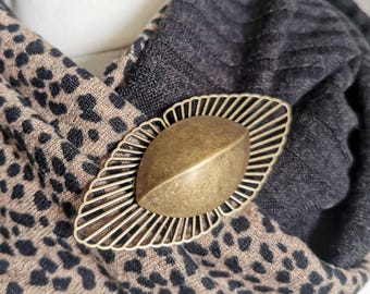 Art Deco Bronze Magnetic Brooch | ZELDA | for fastening a vest - KUMKA
