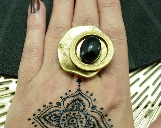 Large black onyx stone ring in matt aged gold metal GRECCOR adjustable