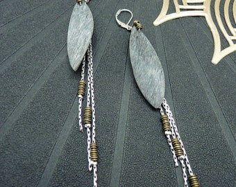 Ethnic leaf earrings in sanded grey horn with silver chains, SIOUX style, clip option - KUMKA