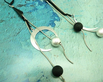 Boucles d'oreilles lune asymétriques argent et noir | LUNA  | option clips - KUMKA
