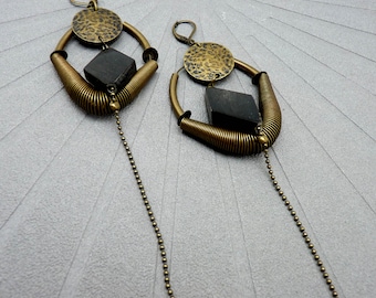 Bronze spring hoop earrings, black diamond horn design, graphic chic | WAZZ | Clip option - KUMKA