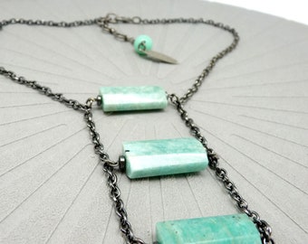 Collier long, sautoir 3 pierres rectangles amazonite, bleu vert, chaîne canon de fusil, graphique, minimal TRISTONE | Dernière pièce !