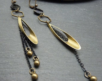 Asymmetrical (or not) 3D earrings in black bronze | GATAKA | clip-on option - KUMKA